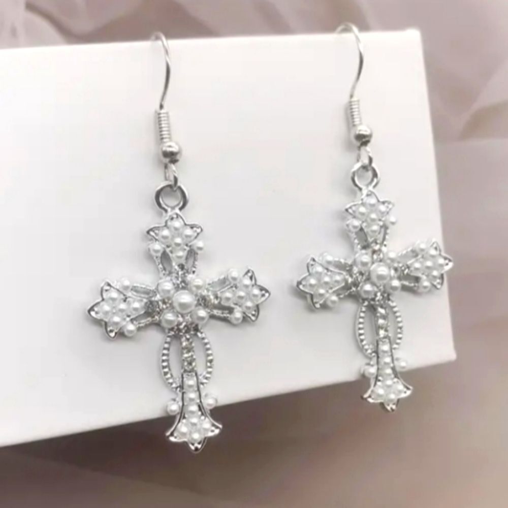 Ladies Beautiful Vintage Cross Pendant Earrings